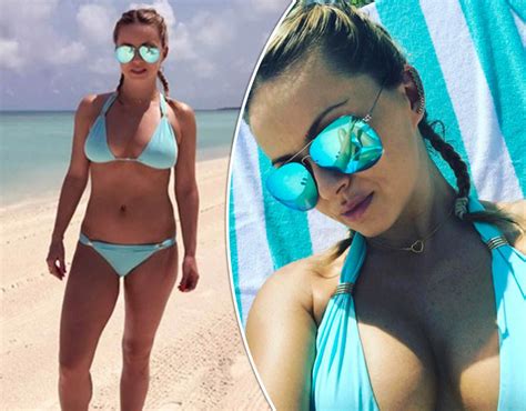 Ola Jordan Flaunts Ample Assets In Blue Bikini For Busty Holiday Selfie