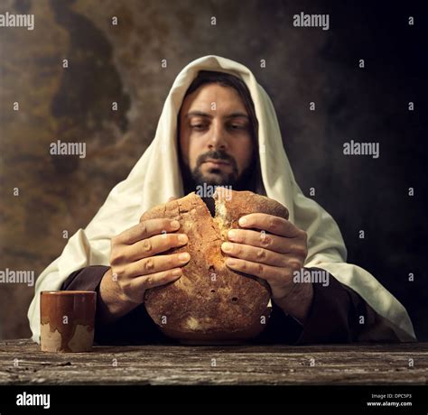 la ultima cena jesus parte el pan fotografia de stock alamy