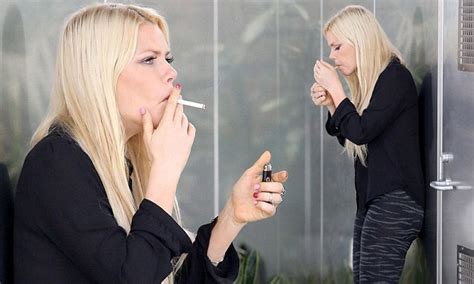 sophie monk rushes off the plane to smoke a cigarette