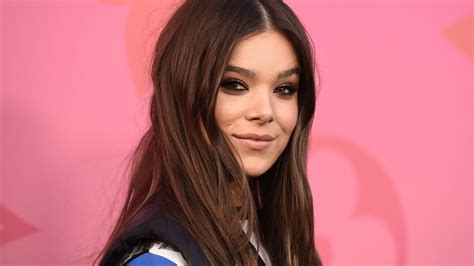 hailee steinfeld looked chic af at the louis vuitton x unveiling