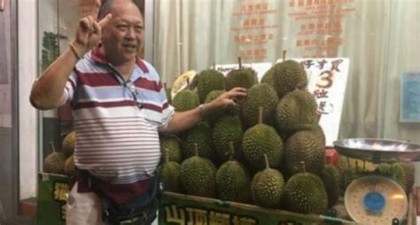 fruit vendor gives away 5 000 worth of durian to