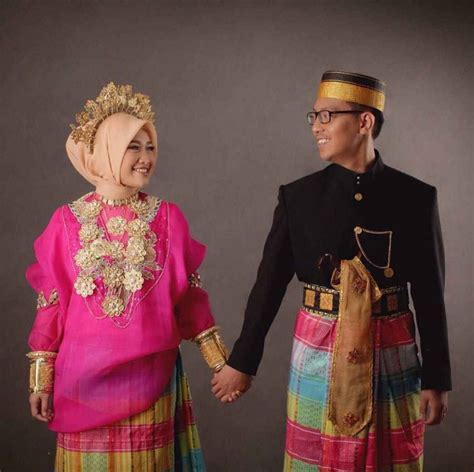 nama baju adat sulawesi selatan corak unik budayanesia
