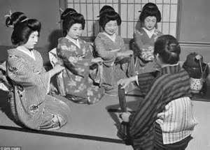 Memories Of The 1950s Geisha Stunning Photos Celebrate