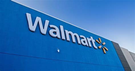 walmart gains share  grocery    comps climb