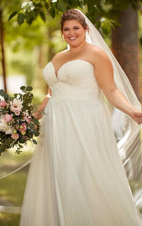 affordable plus size wedding dress with french tulle stella york wedding gowns