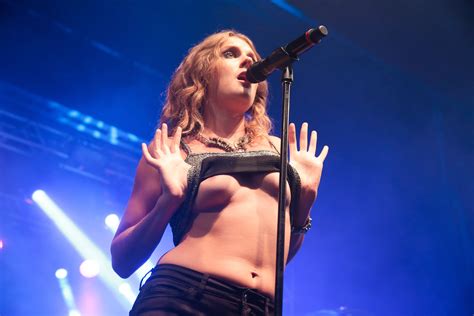 tove lo boobs flash at a concert in rio de janeiro 06 celebrity