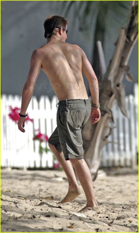 prince harry is a royal hottie photo 97911 prince harry shirtless pictures just jared