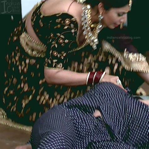 Divyanka Tripathi Sexy Cleavage N Navel Show Hd Tv Caps Indian Telly Show