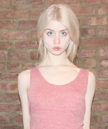 Allison Harvard Met Her Years Ago Have This Exact Photo With Her Sign