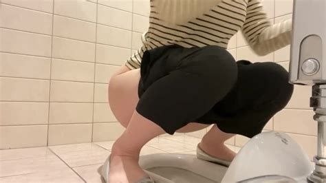 peeing in a japanese style toilet xxx mobile porno videos and movies