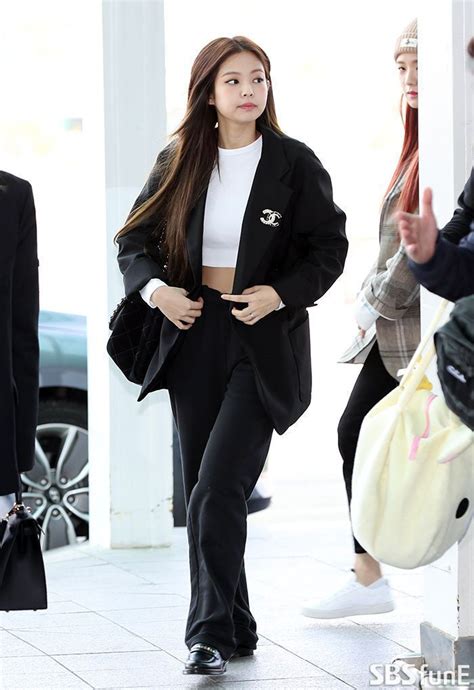 jennie airport photos at incheon to los angeles on april 11 2019