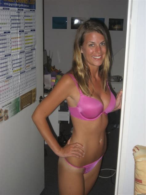 sexy amateur milf in her pink bra and thong private milf pics