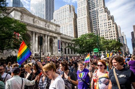 Nsfw Photos Thousands Of Lesbians Take Over Fifth Ave For Nyc Dyke