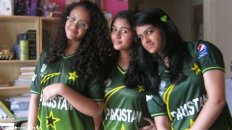 pakistan teenagers pictures around gulf hot college girls