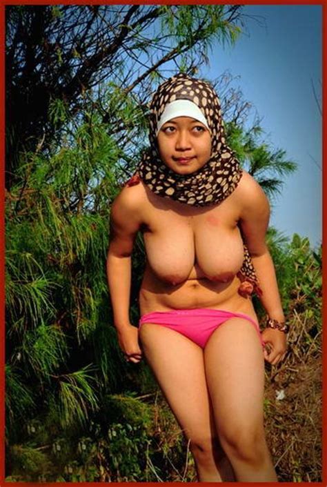 hijab nude in beach [hijab telanjang di pantai] photo