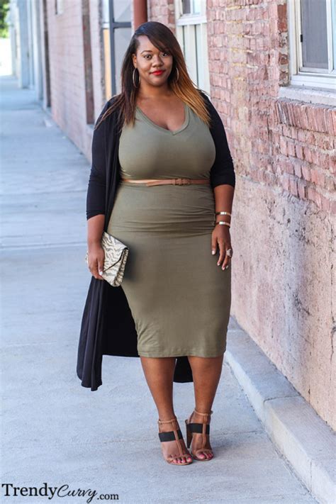 breezy outfit details on trendy curvy plus size fashion and style blog