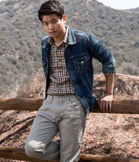 ki hong lee birthday real  age weight height family facts