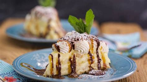 Emeril Lagasse’s Banana Cream Pie With Caramel And Chocolate Drizzles