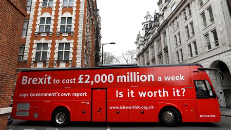 kampagne gegen eu austritt mit dem bus gegen den brexit tagesschaude