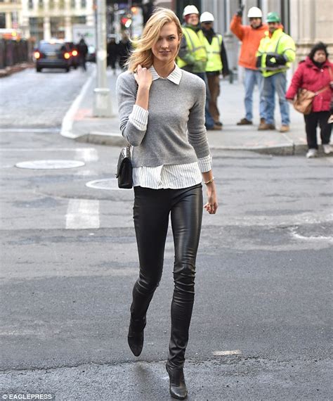 Karlie Kloss Spotted Leaving Taylor Swift S Apartment