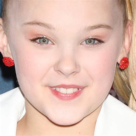 Jojo Siwa S Makeup Photos And Products Steal Her Style