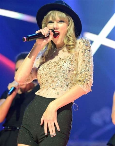 Taylor Swift S Sad Looking Camel Toe