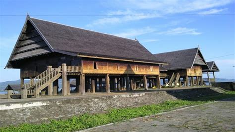 rumah adat sulawesi barat nama gambar penjelasan