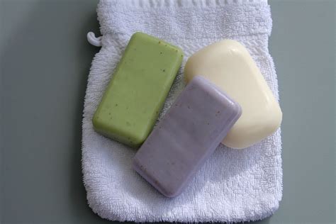 choosing   type  bar soap   skin