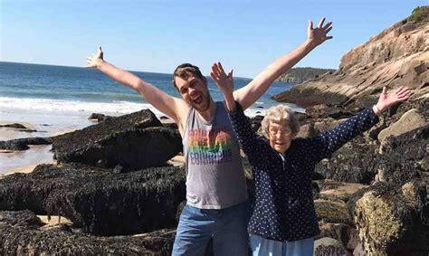 Grandma Confessed She S Never Seen The Ocean And Her Grandson Took Her