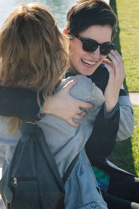 «beautiful Young Couple Hugging Del Colaborador De Stocksy «branislava