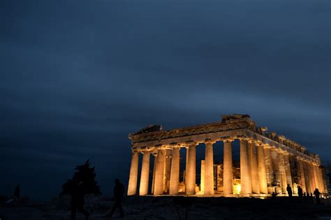 greece crumbling ancient acropolis  athens puts parthenon  risk
