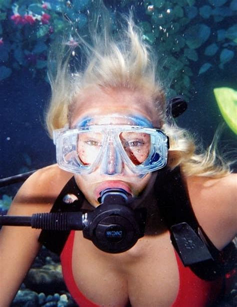 Pin By J D On Buceo Scuba Girl Diving Underwater