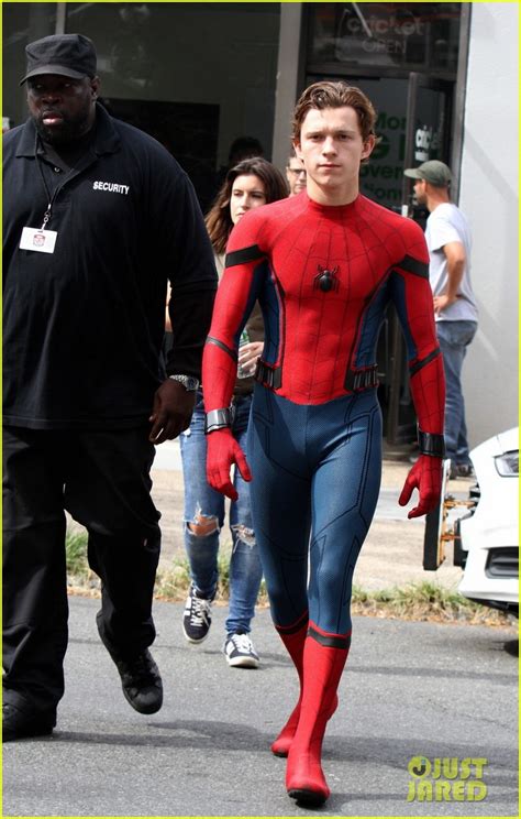 tom holland looks buff while filming spider man in nyc photo 3772608 movies spiderman