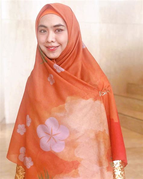 Tanpa Pacaran 10 Seleb Hijab Ini Nikah Melalui Taaruf Singkat