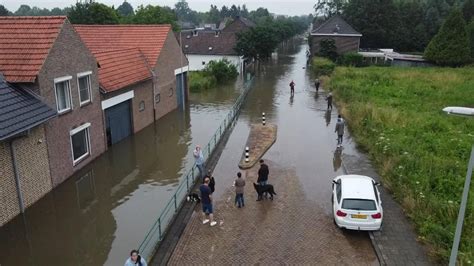 overstromingen vanuit de lucht gefilmd nos