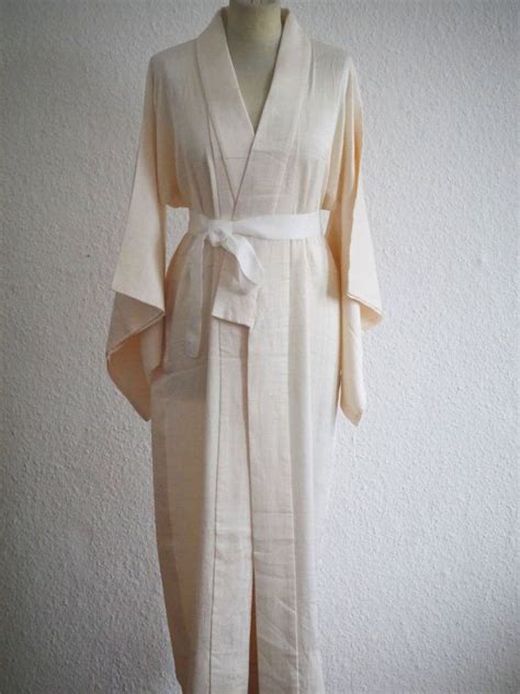 Elegant White Kimono Robe Nagajuban Japanese Vintage Wave Motif