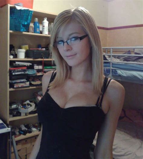 Bespectacled Beauties 50 Pics