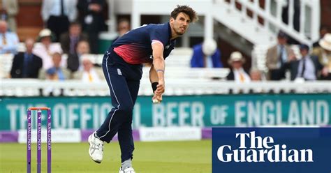 England Turn To Bounce Of Steven Finn After White Ball Fails To Swing