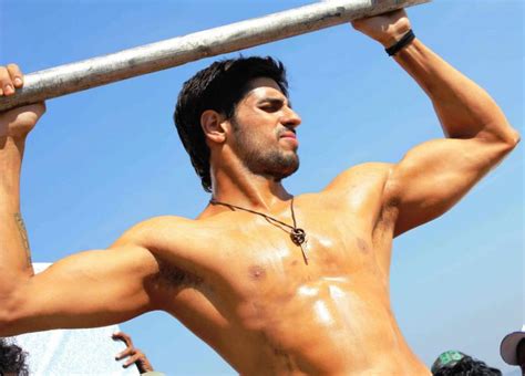 Slideshow 10 Actors Who Redefined Fitness In Bollywood
