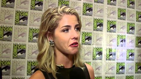 Arrow Cast Talks Olicity Sex Scene And Felicity Oliver
