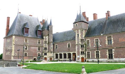 gien castle gien  structurae