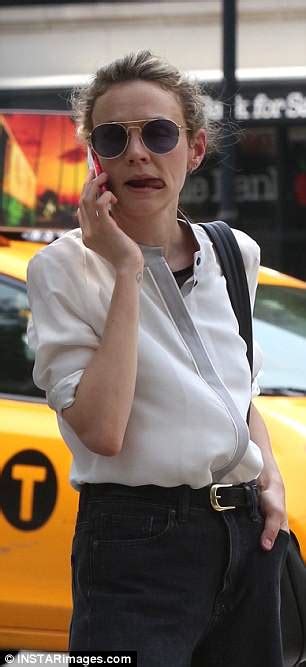 Carey Mulligan Rocks A Casual Yet Chic Vibe In New York Daily Mail Online