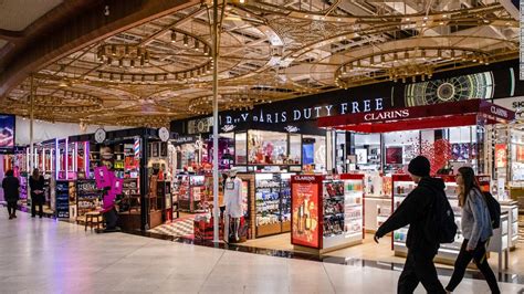 malls  struggling  stores  airports  thriving cnn