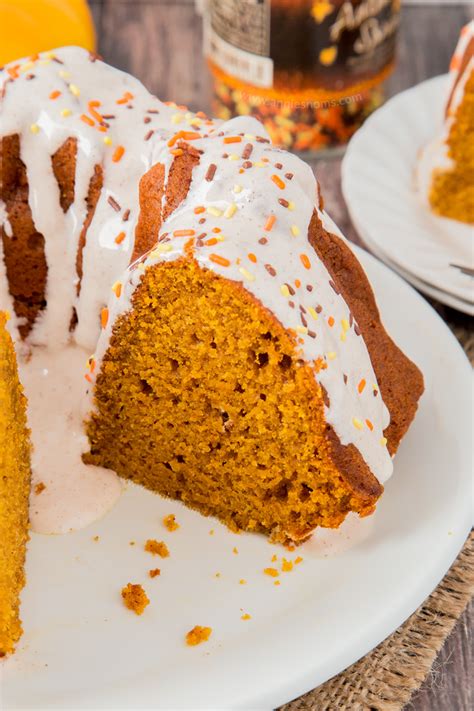 pumpkin bundt cake with cinnamon cream cheese glaze