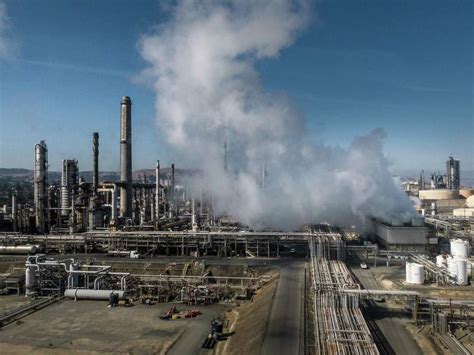 refinery outages contributed  californias gas price spike