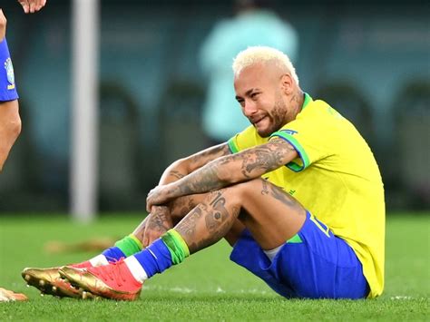 neymar breaks down crying after brazil s devastating world cup loss