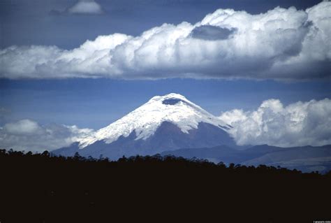 view  cotopaxi volcano  ecuador geographic media