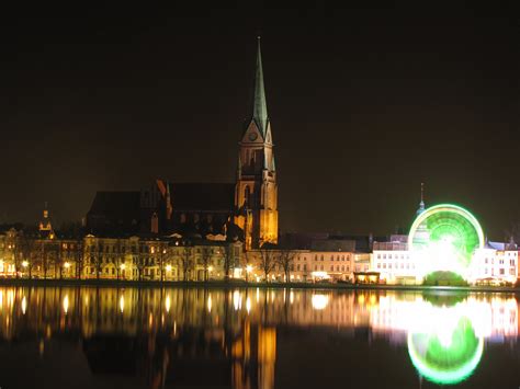 blick auf den schweriner dom foto bild architektur motive bilder