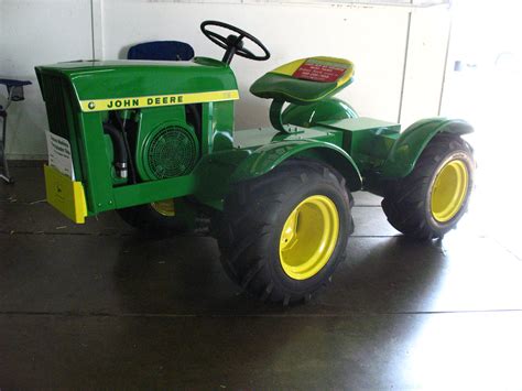 wd lawn mower agriculture farming wheel horse tractor green