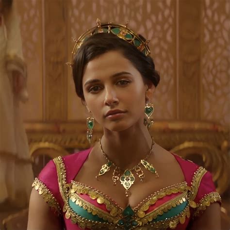 Naomi Scott As Princess Jasmine In Aladdin 2019 Aladdin And Jasmine